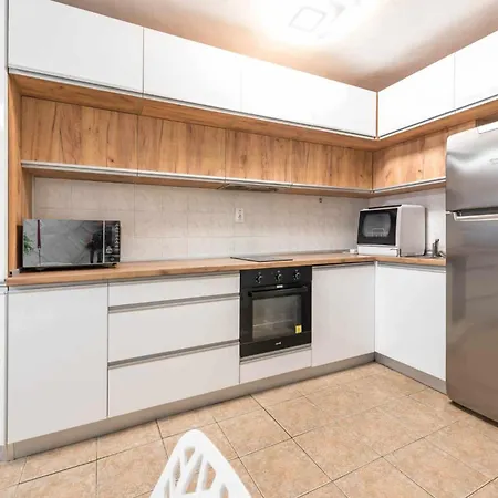Red Velvet Apartment *